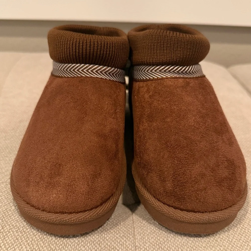 PAWZ nwt brown